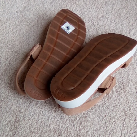 UGG Lynnden Slingback Platform sandals - Picture 9 of 9